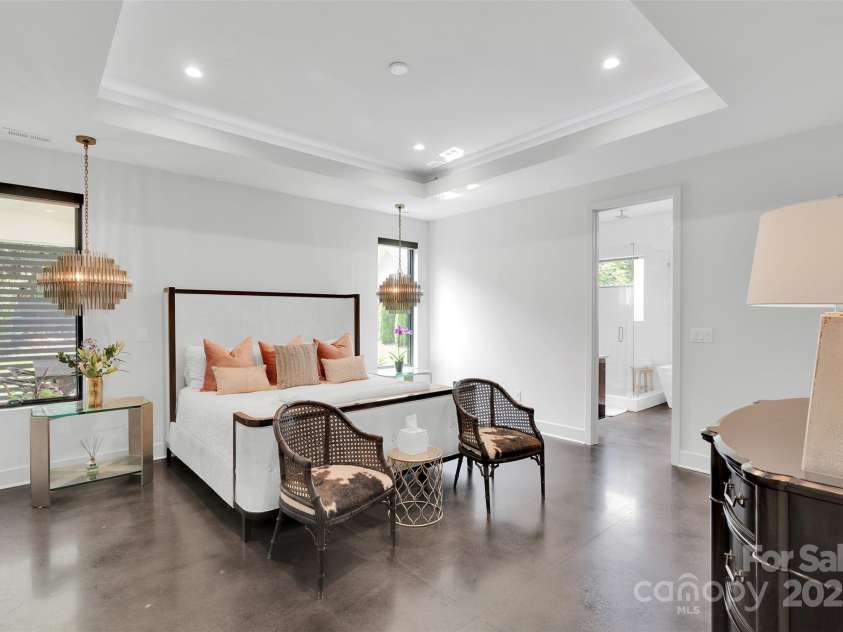 2421 Roslyn Avenue, Charlotte, NC 28208.  MLS# CAR4288069, YatesRealty ID 34449. 