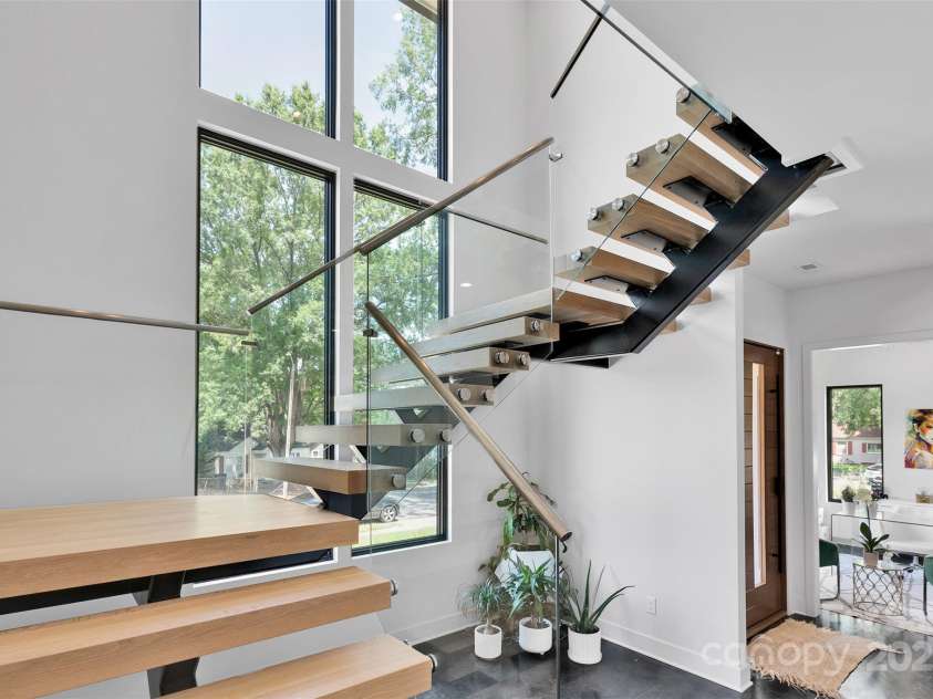 2421 Roslyn Avenue, Charlotte, NC 28208.  MLS# CAR4288069, YatesRealty ID 34449. 