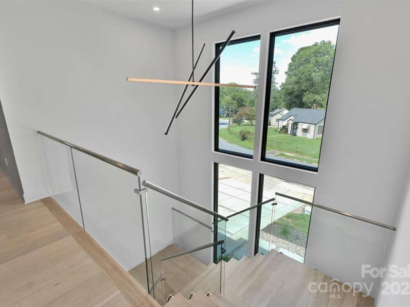 2421 Roslyn Avenue, Charlotte, NC 28208.  MLS# CAR4288069, YatesRealty ID 34449. 