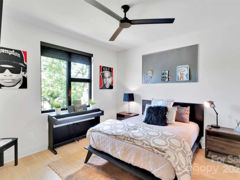 2421 Roslyn Avenue, Charlotte, NC 28208.  MLS# CAR4288069, YatesRealty ID 34449. 