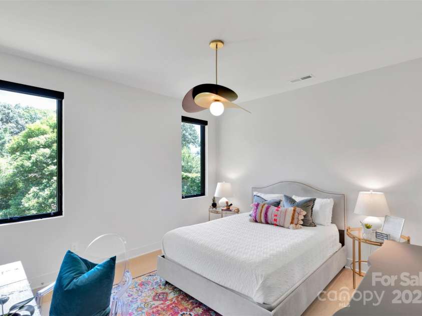 2421 Roslyn Avenue, Charlotte, NC 28208.  MLS# CAR4288069, YatesRealty ID 34449. 