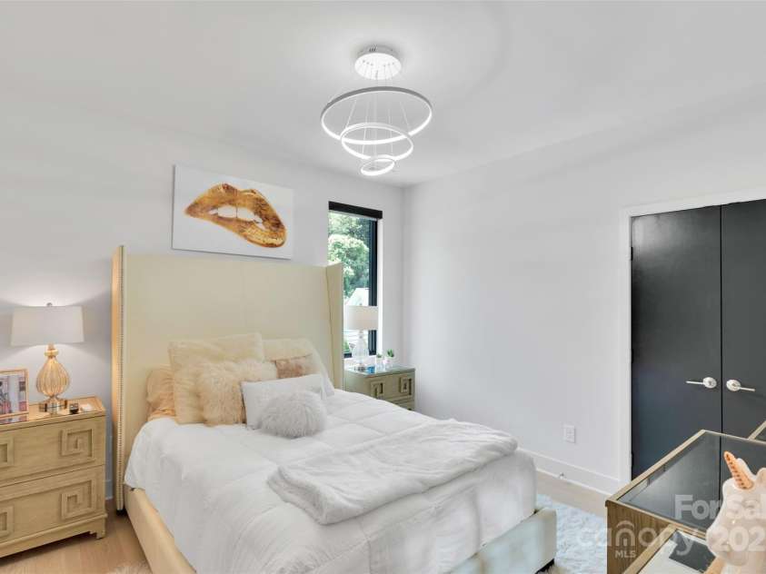 2421 Roslyn Avenue, Charlotte, NC 28208.  MLS# CAR4288069, YatesRealty ID 34449. 