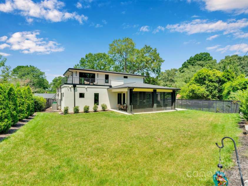 2421 Roslyn Avenue, Charlotte, NC 28208.  MLS# CAR4288069, YatesRealty ID 34449. 