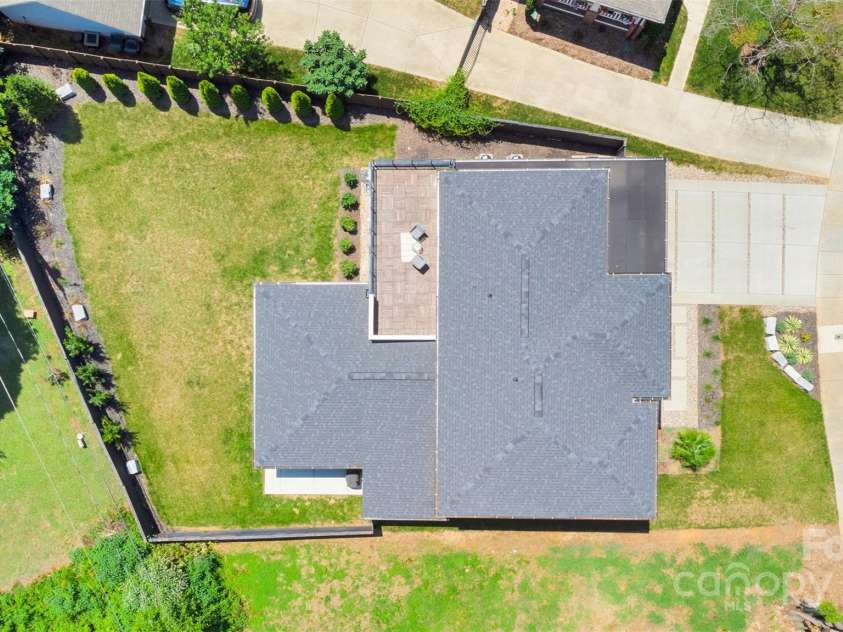 2421 Roslyn Avenue, Charlotte, NC 28208.  MLS# CAR4288069, YatesRealty ID 34449. 