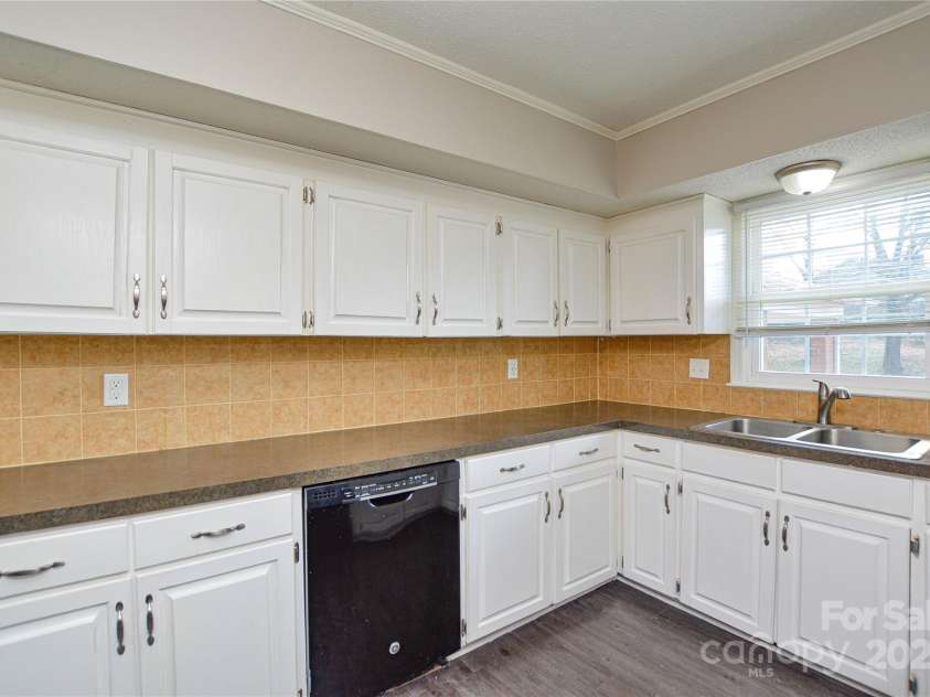 571 Amity Avenue, Concord, NC 28025.  MLS# CAR4230998, YatesRealty ID 3445. 