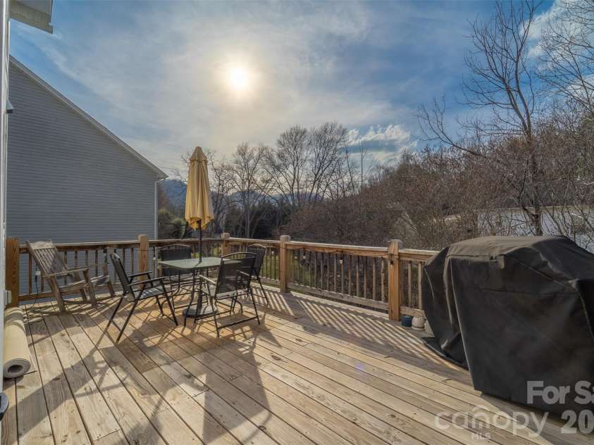 89 Stratford Place, Sylva, NC 28779.  MLS# CAR4354206, YatesRealty ID 3445. 