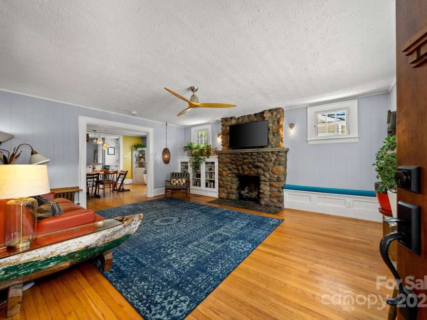 77 Mitchell Avenue, Asheville, NC 28806.  MLS# CAR4285971, YatesRealty ID 34450. 