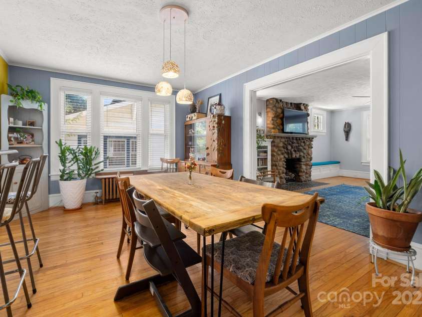 77 Mitchell Avenue, Asheville, NC 28806.  MLS# CAR4285971, YatesRealty ID 34450. 