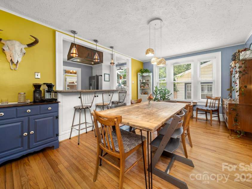 77 Mitchell Avenue, Asheville, NC 28806.  MLS# CAR4285971, YatesRealty ID 34450. 