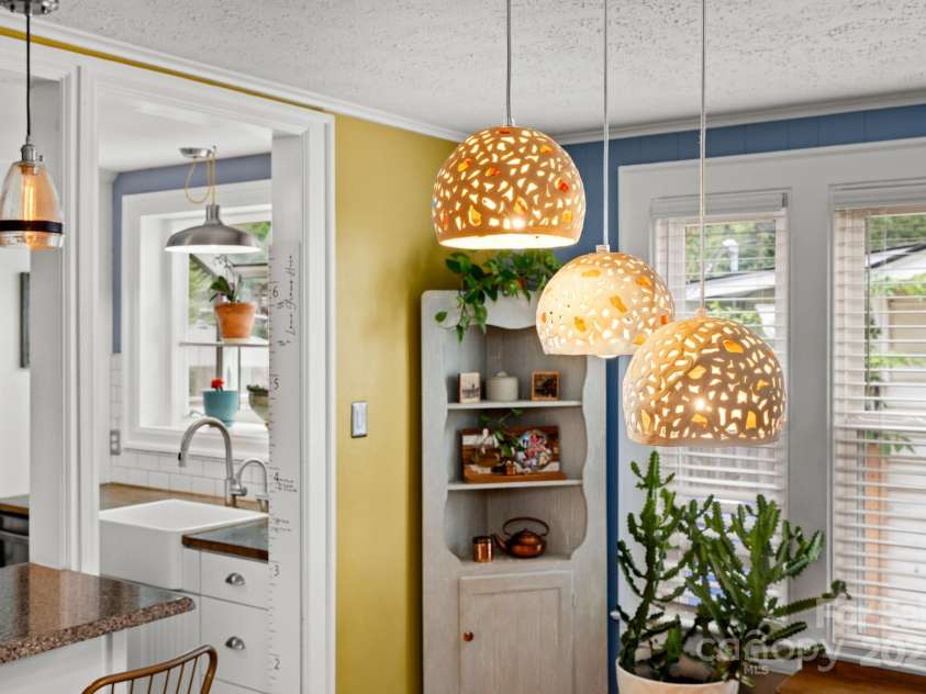 77 Mitchell Avenue, Asheville, NC 28806.  MLS# CAR4285971, YatesRealty ID 34450. 