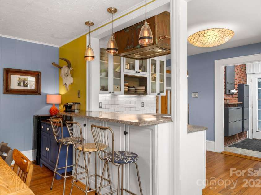 77 Mitchell Avenue, Asheville, NC 28806.  MLS# CAR4285971, YatesRealty ID 34450. 