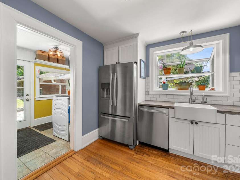 77 Mitchell Avenue, Asheville, NC 28806.  MLS# CAR4285971, YatesRealty ID 34450. 