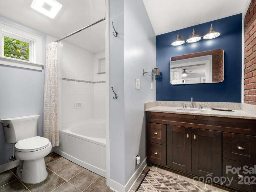 77 Mitchell Avenue, Asheville, NC 28806.  MLS# CAR4285971, YatesRealty ID 34450. 