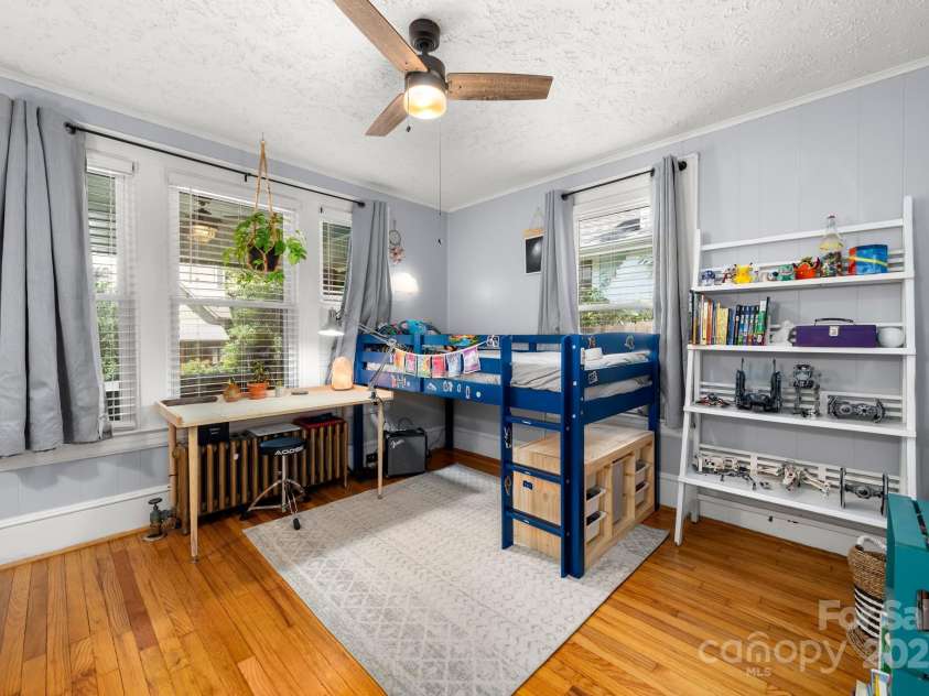 77 Mitchell Avenue, Asheville, NC 28806.  MLS# CAR4285971, YatesRealty ID 34450. 