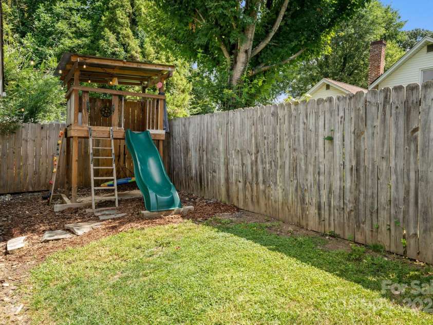 77 Mitchell Avenue, Asheville, NC 28806.  MLS# CAR4285971, YatesRealty ID 34450. 