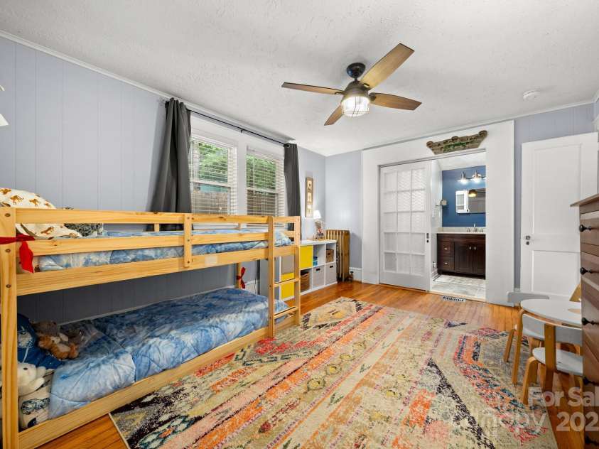 77 Mitchell Avenue, Asheville, NC 28806.  MLS# CAR4285971, YatesRealty ID 34450. Second bedroom with private, full bath with garden tub.