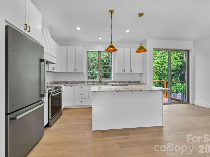 225 Edgewood Road, Asheville, NC 28803.  MLS# CAR4398598, YatesRealty ID 34454. 