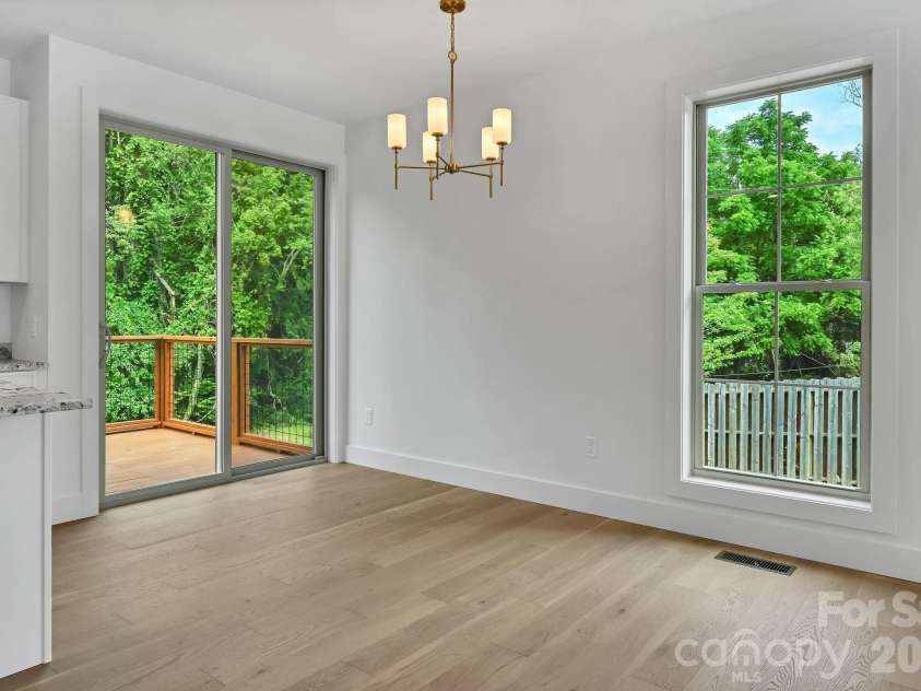 225 Edgewood Road, Asheville, NC 28803.  MLS# CAR4398598, YatesRealty ID 34454. 