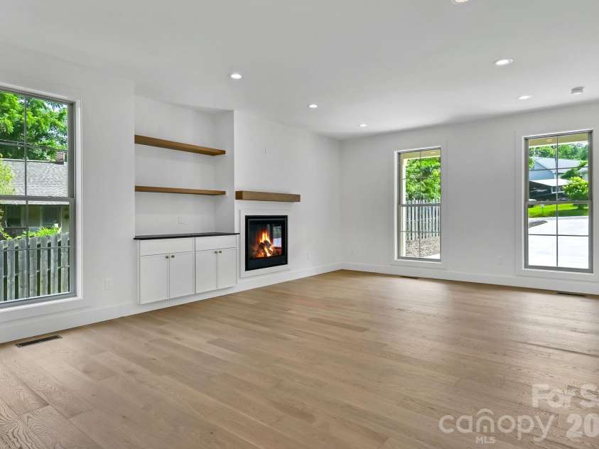 225 Edgewood Road, Asheville, NC 28803.  MLS# CAR4398598, YatesRealty ID 34454. 