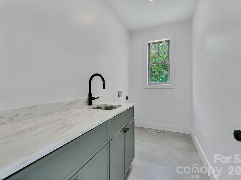 225 Edgewood Road, Asheville, NC 28803.  MLS# CAR4398598, YatesRealty ID 34454. Large laundry on main floor