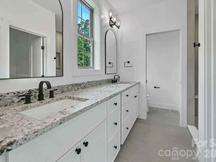 225 Edgewood Road, Asheville, NC 28803.  MLS# CAR4398598, YatesRealty ID 34454. Primary Bath