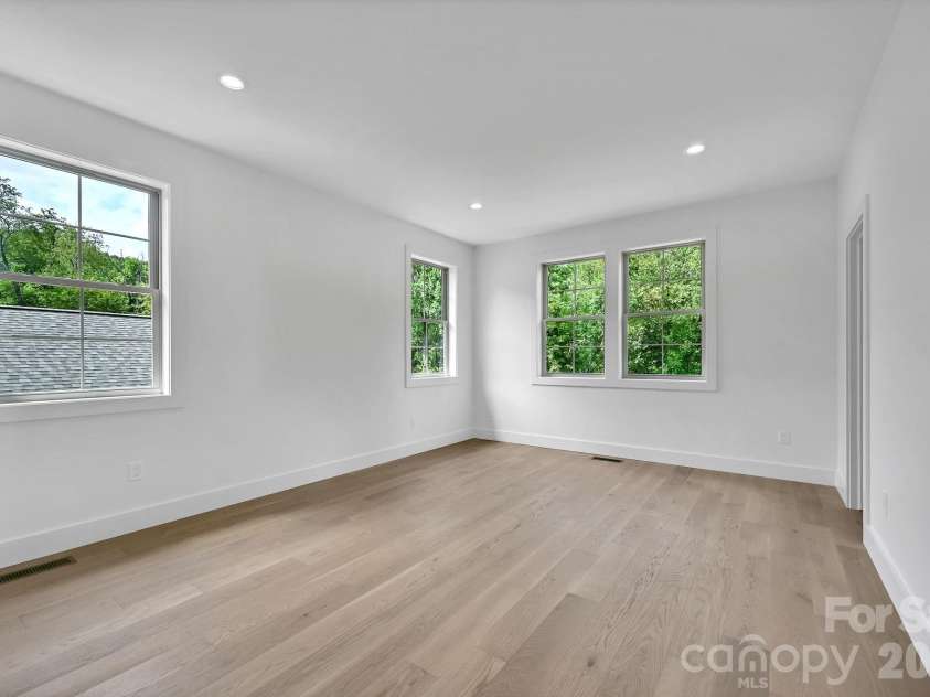 225 Edgewood Road, Asheville, NC 28803.  MLS# CAR4398598, YatesRealty ID 34454. Primary Bedroom
