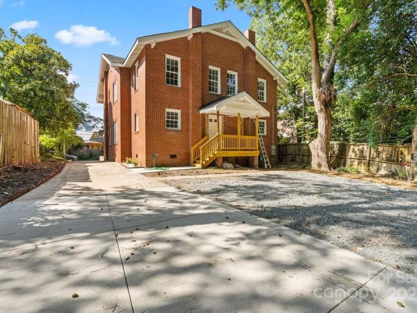 303 Lancaster Avenue, Monroe, NC 28112.  MLS# CAR4287621, YatesRealty ID 34454. 