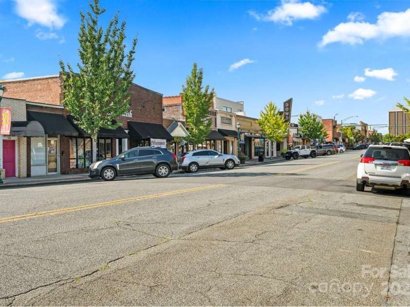 303 Lancaster Avenue, Monroe, NC 28112.  MLS# CAR4287621, YatesRealty ID 34454. 