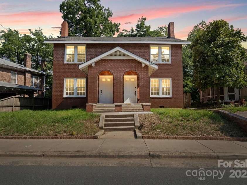 303 Lancaster Avenue, Monroe, NC 28112.  MLS# CAR4287621, YatesRealty ID 34454. 