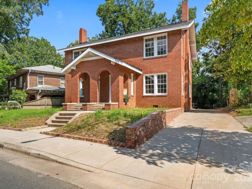 303 Lancaster Avenue, Monroe, NC 28112.  MLS# CAR4287621, YatesRealty ID 34454. 