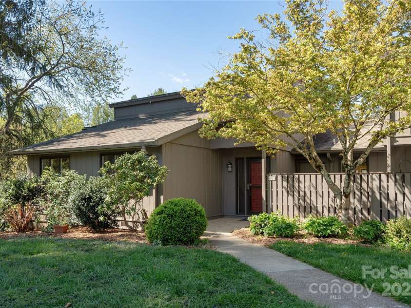 530 Crowfields Lane, Asheville, NC 28803.  MLS# CAR4294821, YatesRealty ID 34456. 