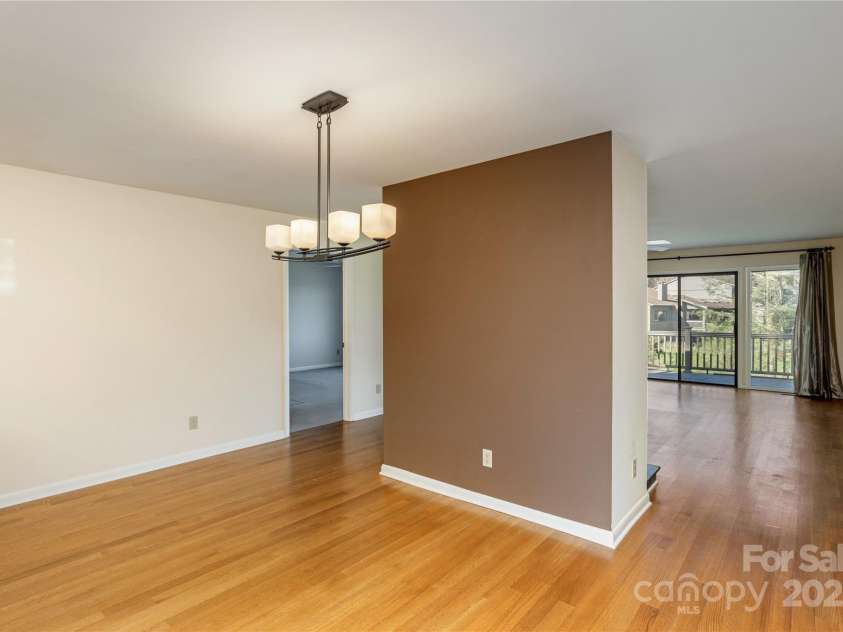 530 Crowfields Lane, Asheville, NC 28803.  MLS# CAR4294821, YatesRealty ID 34456. 