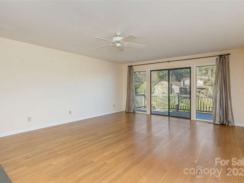 530 Crowfields Lane, Asheville, NC 28803.  MLS# CAR4294821, YatesRealty ID 34456. 