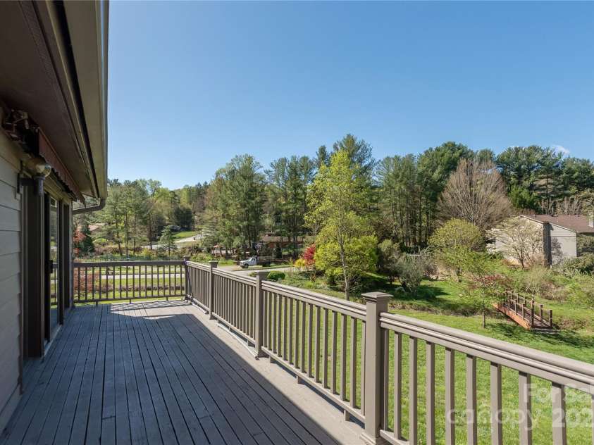 530 Crowfields Lane, Asheville, NC 28803.  MLS# CAR4294821, YatesRealty ID 34456. 