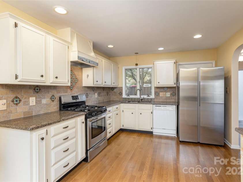 530 Crowfields Lane, Asheville, NC 28803.  MLS# CAR4294821, YatesRealty ID 34456. 