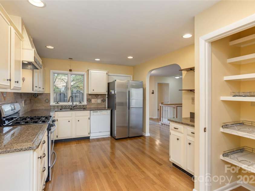 530 Crowfields Lane, Asheville, NC 28803.  MLS# CAR4294821, YatesRealty ID 34456. 