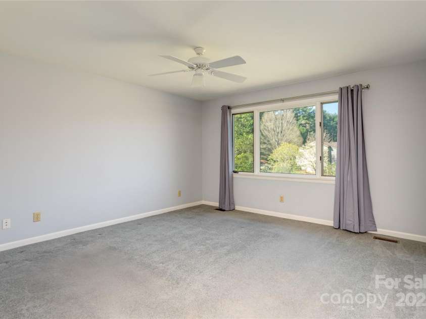 530 Crowfields Lane, Asheville, NC 28803.  MLS# CAR4294821, YatesRealty ID 34456. 