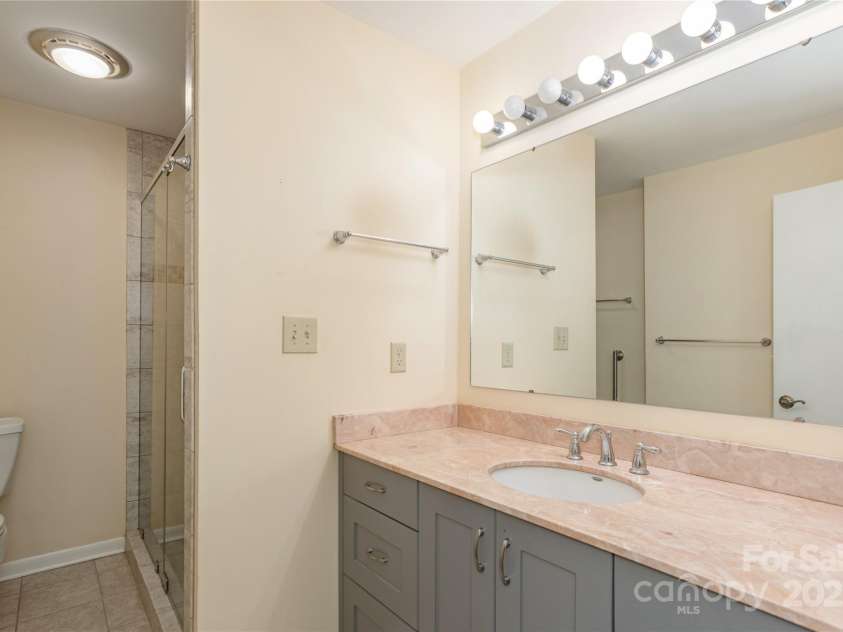 530 Crowfields Lane, Asheville, NC 28803.  MLS# CAR4294821, YatesRealty ID 34456. 
