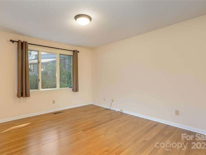 530 Crowfields Lane, Asheville, NC 28803.  MLS# CAR4294821, YatesRealty ID 34456. 