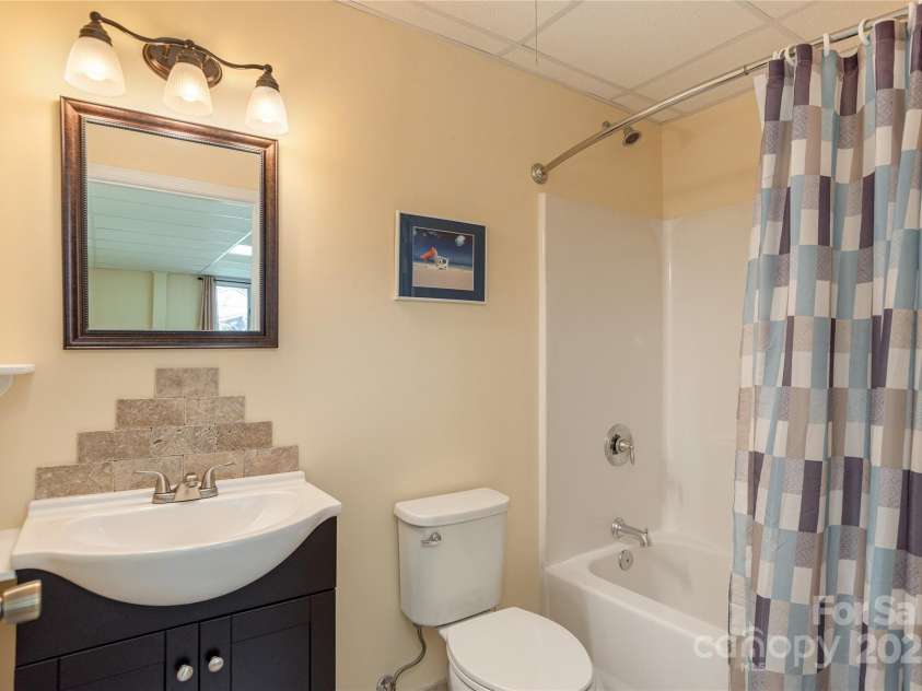 530 Crowfields Lane, Asheville, NC 28803.  MLS# CAR4294821, YatesRealty ID 34456. 