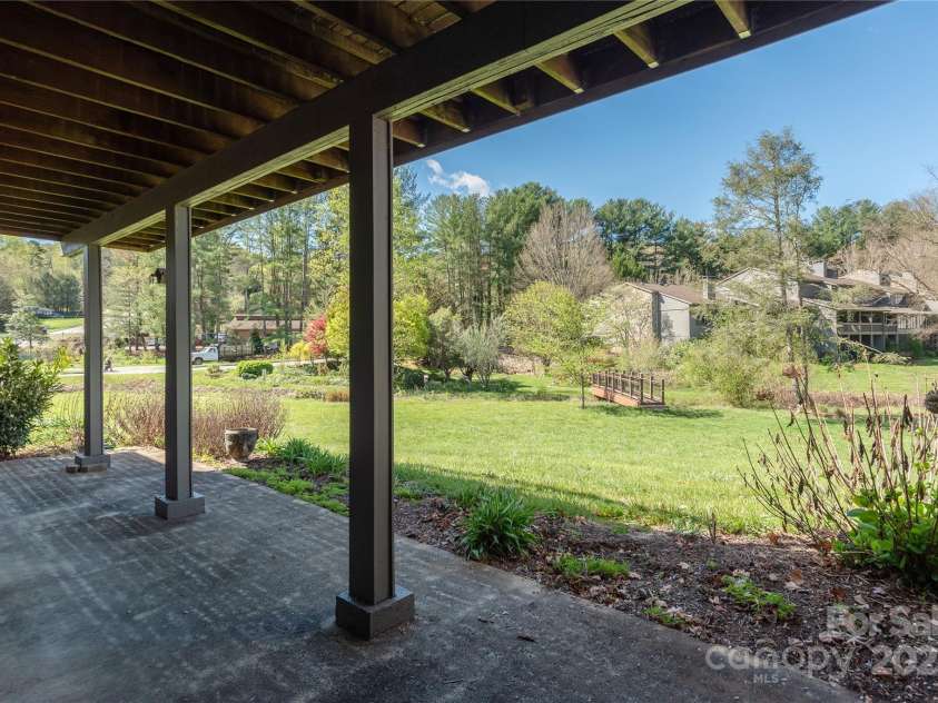 530 Crowfields Lane, Asheville, NC 28803.  MLS# CAR4294821, YatesRealty ID 34456. 