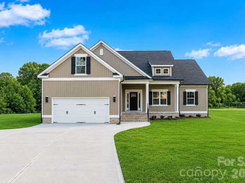 3124 Meadowcrest Drive, Clover, SC 29710.  MLS# CAR4396171, YatesRealty ID 34459. 