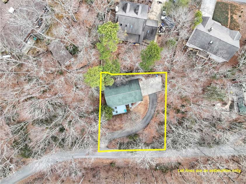 330 Sleepy Hollow Drive, Waynesville, NC 28785.  MLS# CAR4220888, YatesRealty ID 3446. 