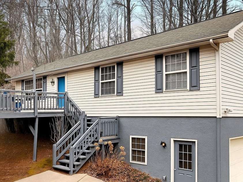 330 Sleepy Hollow Drive, Waynesville, NC 28785.  MLS# CAR4220888, YatesRealty ID 3446. 