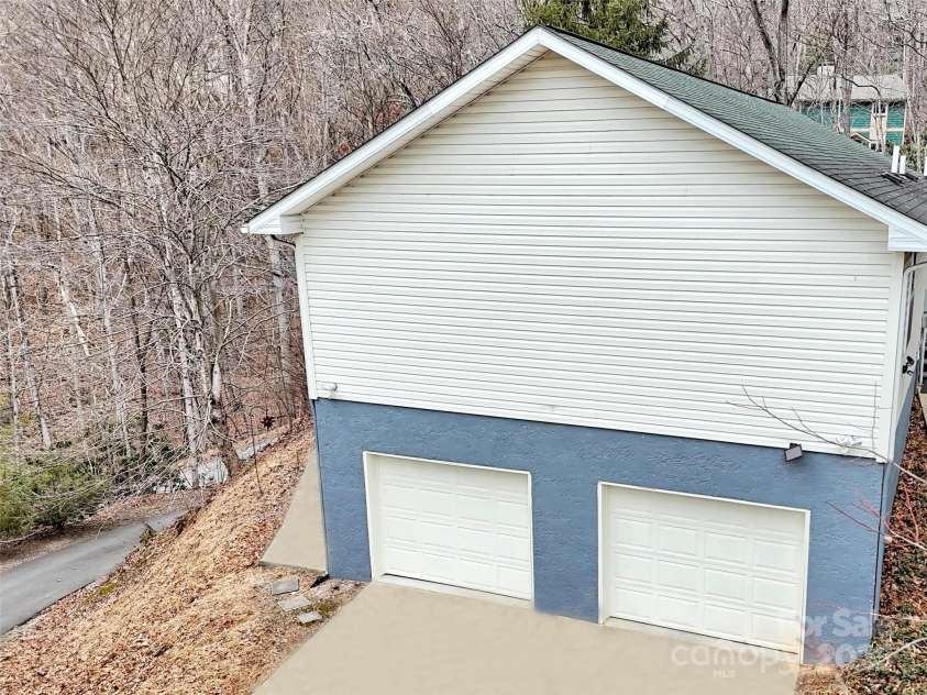 330 Sleepy Hollow Drive, Waynesville, NC 28785.  MLS# CAR4220888, YatesRealty ID 3446. 