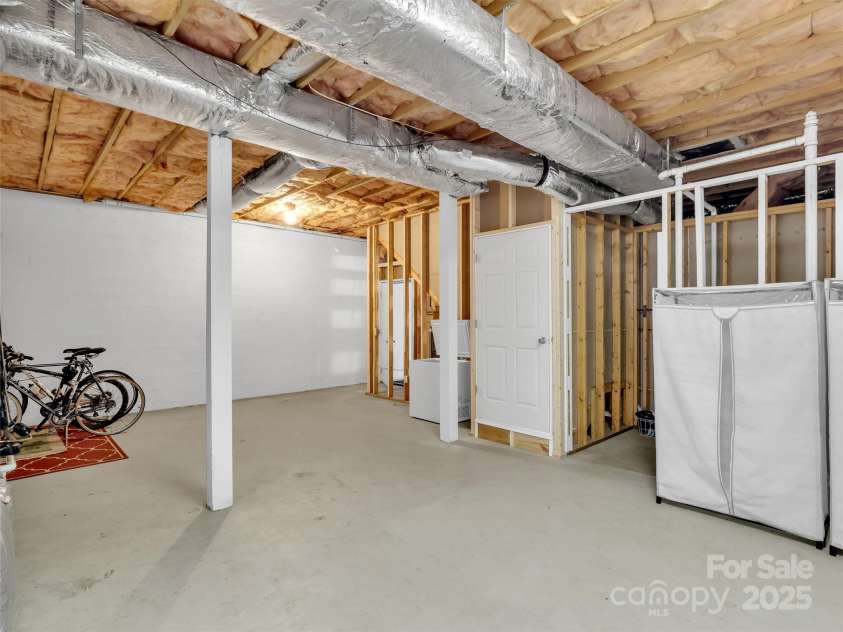 330 Sleepy Hollow Drive, Waynesville, NC 28785.  MLS# CAR4220888, YatesRealty ID 3446. 