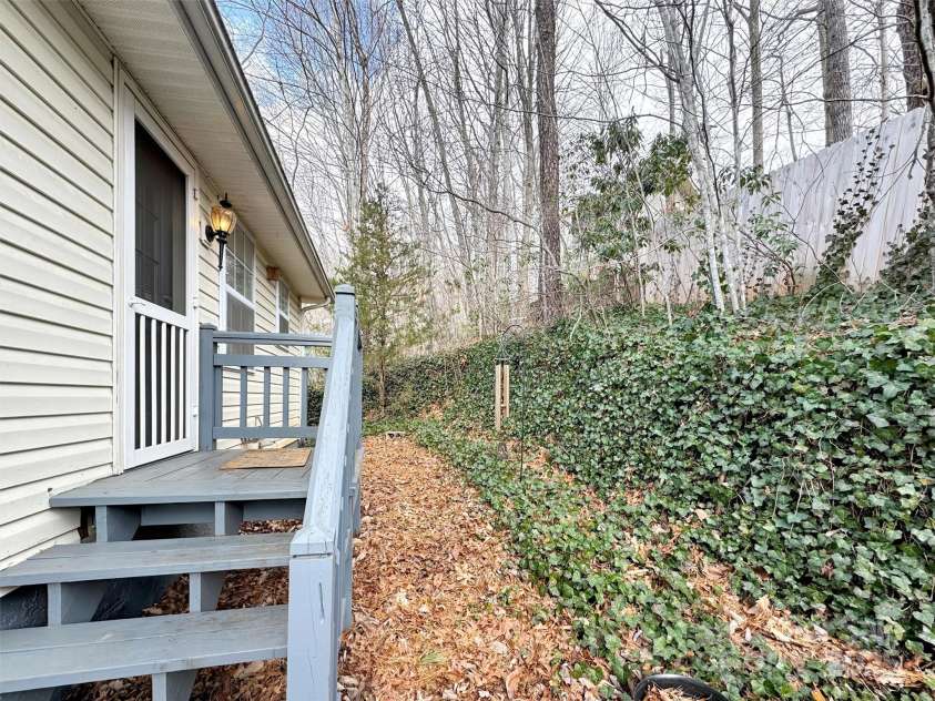 330 Sleepy Hollow Drive, Waynesville, NC 28785.  MLS# CAR4220888, YatesRealty ID 3446. 