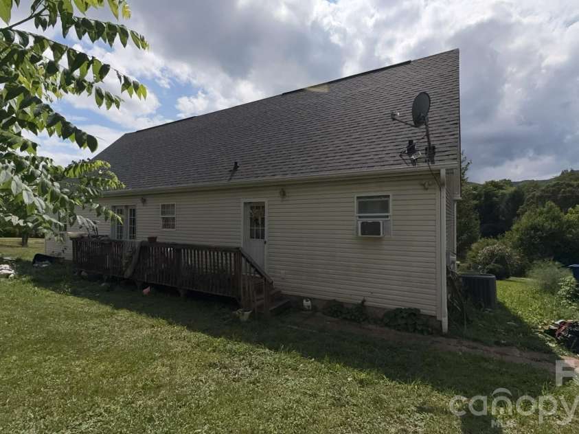 19 Honey Skipper Lane, Candler, NC 28715.  MLS# CAR4399633, YatesRealty ID 34460. 