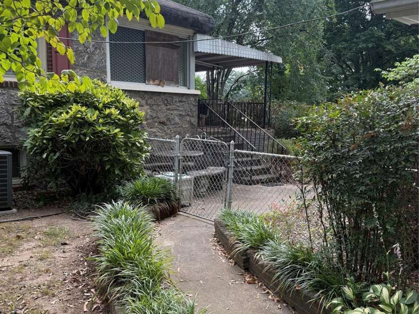 3985 1st Avenue, Hickory, NC 28602.  MLS# CAR4274222, YatesRealty ID 34461. 