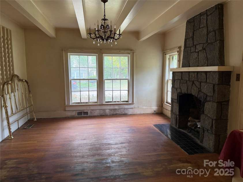3985 1st Avenue, Hickory, NC 28602.  MLS# CAR4274222, YatesRealty ID 34461. 